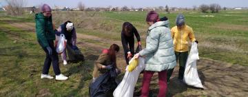 В Вилковской громаде прошел масштабный субботник: убрали более 20 км обочины